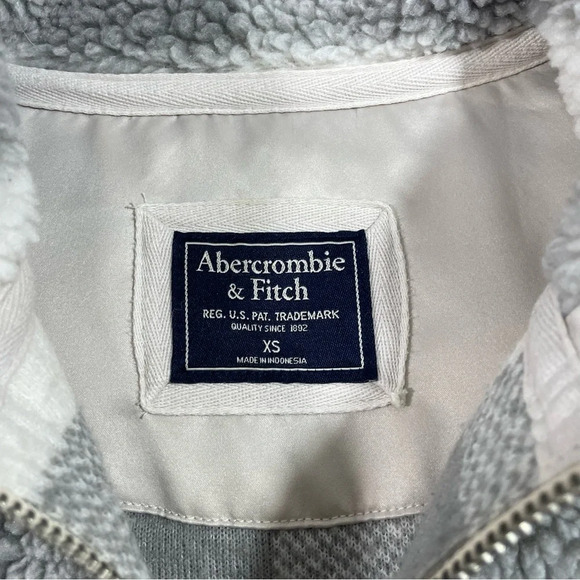 Abercrombie Buffalo Plaid Sherpa Sweatshirt Grey White - Picture 4 of 7